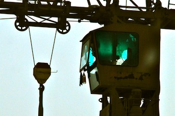 dubai-crane-driver