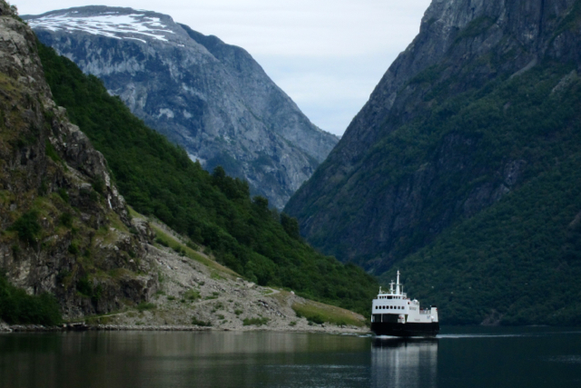 Ferry Comes