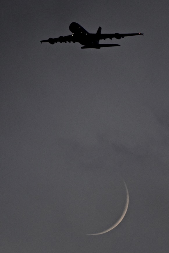 qf94_moon