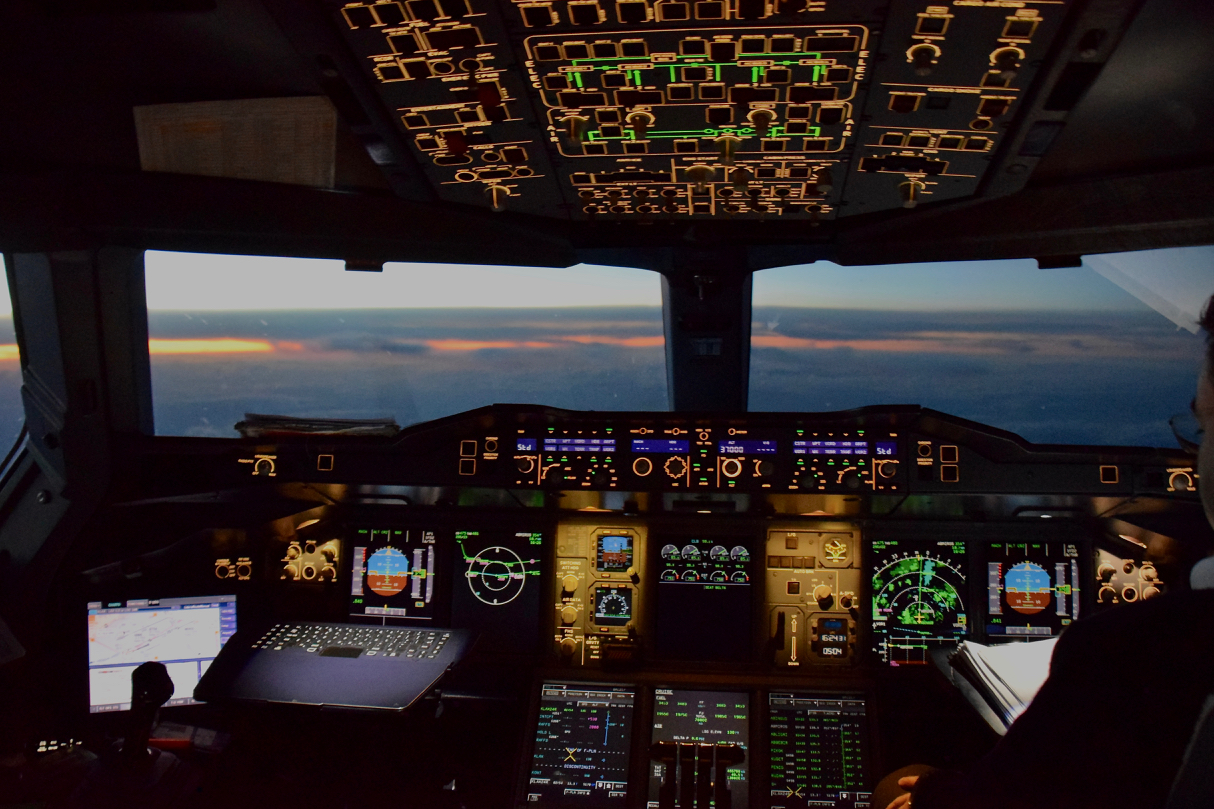 A380Cockpit_StretchLegs